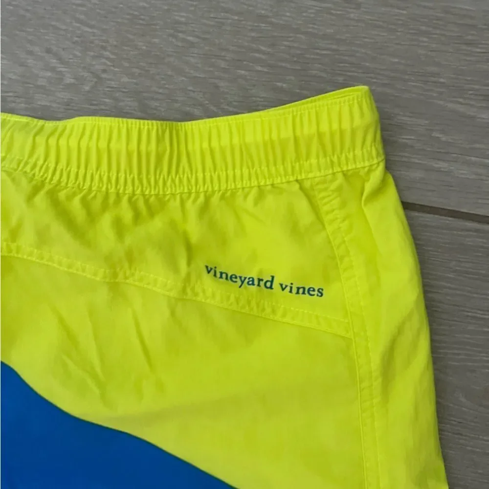 VINEYARD VINES 3 1/2 Inch Performance Weekend Shorts Size S